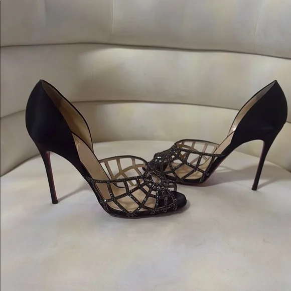 Christian Louboutin Black Heels Elegant Design - Picture 3 of 7